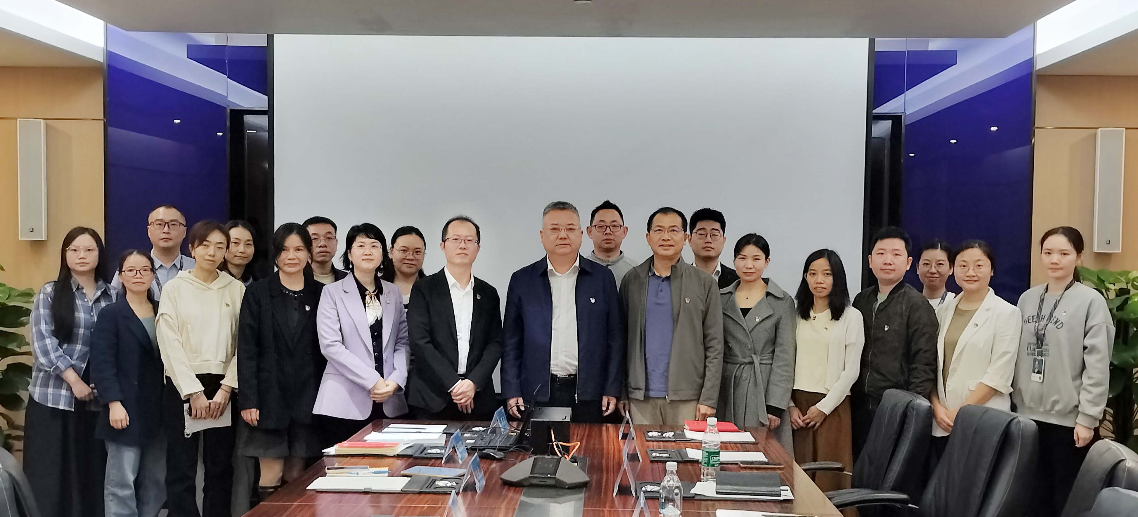 李程任深圳市jinnianhui今年会供应链股份有限公司党委书记，钟志华任党委副书记、纪委书记